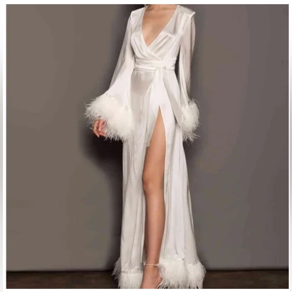 Bronx and Banco White robe